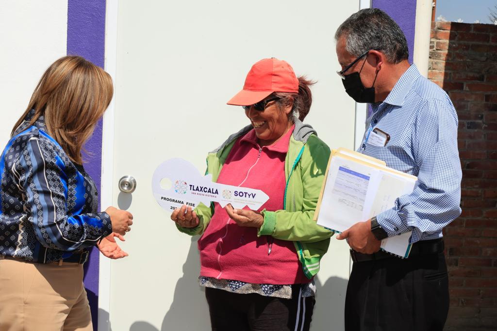 Benefició Gobernadora Lorena Cuéllar con acciones de vivienda a 52 familias de Natívitas 