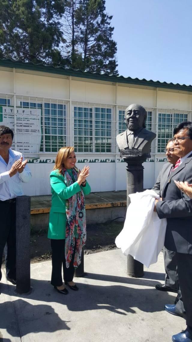 Lorena Cuéllar acude a develar busto en honor a Crisanto Cuéllar Abaroa