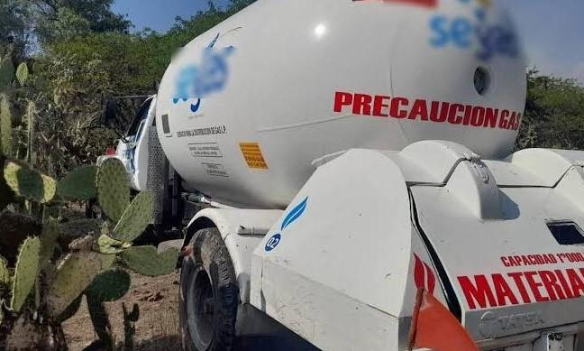 Sujetos armados roban pipa de gas en Tlaxco: chófer y copiloto fueron privados de su libertad