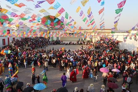 Con un colorido desfile Tepetitla celebra su carnaval