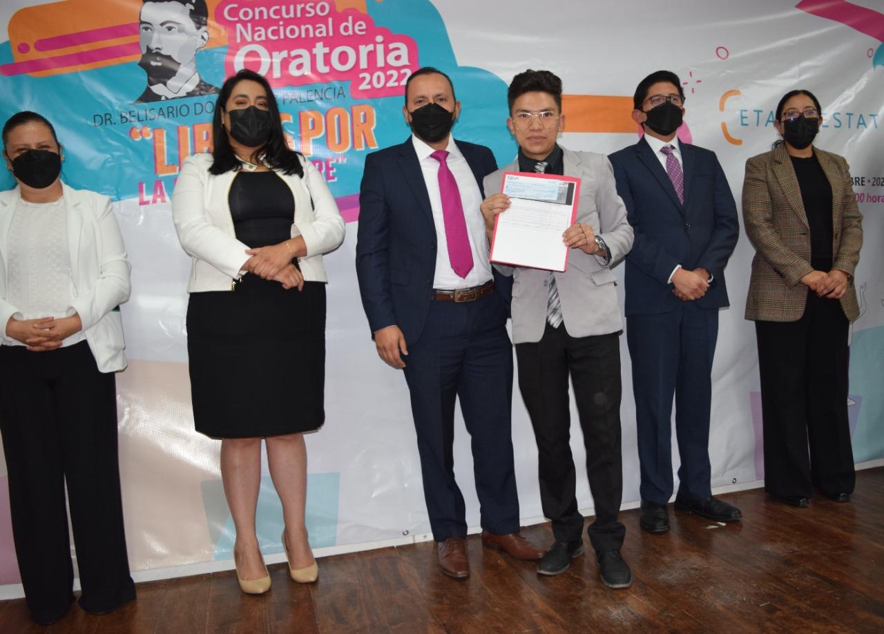 Gana Luis Fernando Acoltzi fase estatal de concurso oratoria “Dr. Belisario Domínguez”