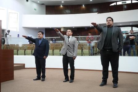 Rinden protesta integrantes de comisión que manejará dinero en Xicohtzinco