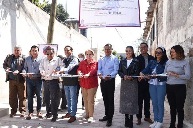 Inaugura alcalde Jorge Corichi pavimentación de adoquín en Tizatlán
