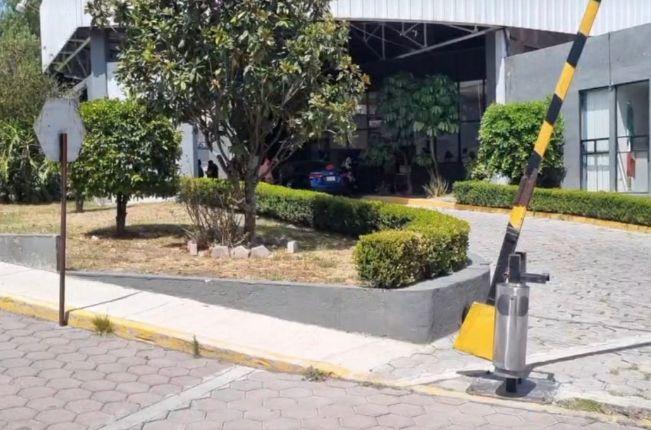 Sujeto recibe tres impactos de arma de fuego y pide ayuda en la clínica del ISSSTE de Tizatlán 