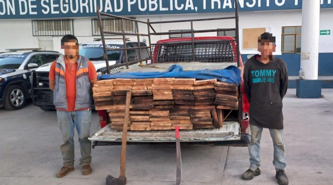 Detiene Policía Municipal a dos personas con material forestal sin acreditar