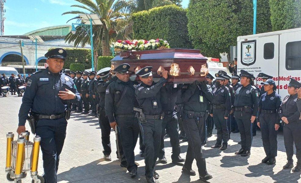 Mujer policía que murió de un infarto le dieron el último adiós en la alcaldía de SPM 