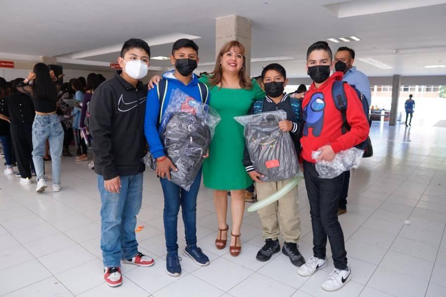 Diputada Gabriela Brito convive con alumnos graduados de la primaria “Manuel Lardizábal”
