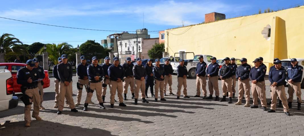 Ayuntamiento mejora la imagen del policía dotando de chamarras y botas