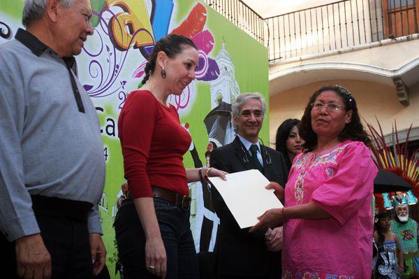 Entrega gobierno de Tlaxcala apoyos económicos a 491 camadas de huehues