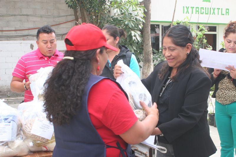 DIF municipal da inicio a la campaña de entrega de despensas en el municipio de Ixtacuixtla