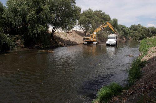 Realiza Secoduvi desasolve del Río Zahuapan para prevenir desbordamientos