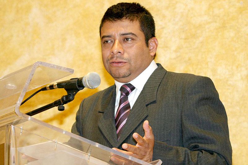 Confirma Enrique Padilla su salida de la SEP