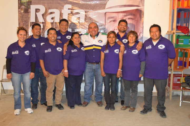 Rafael Coca ofrece servicios públicos y capacitación a la mujer