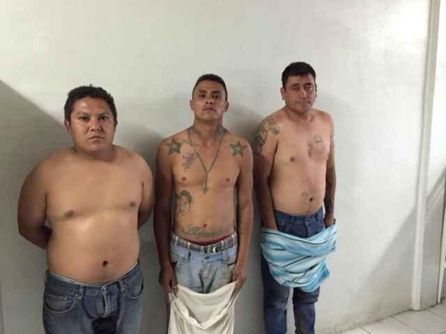 Detienen a tres hampones en persecución en Tzompantepec