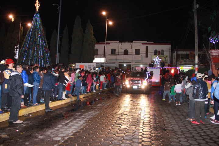 Los Reyes Magos pasearon la esperanza por las calles de Xaloztoc