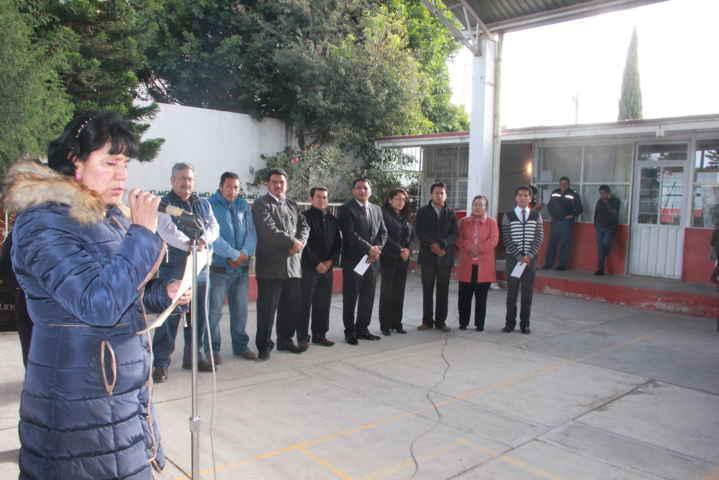 Alcalde de Tepetitla benefició a primaria de Villa Alta