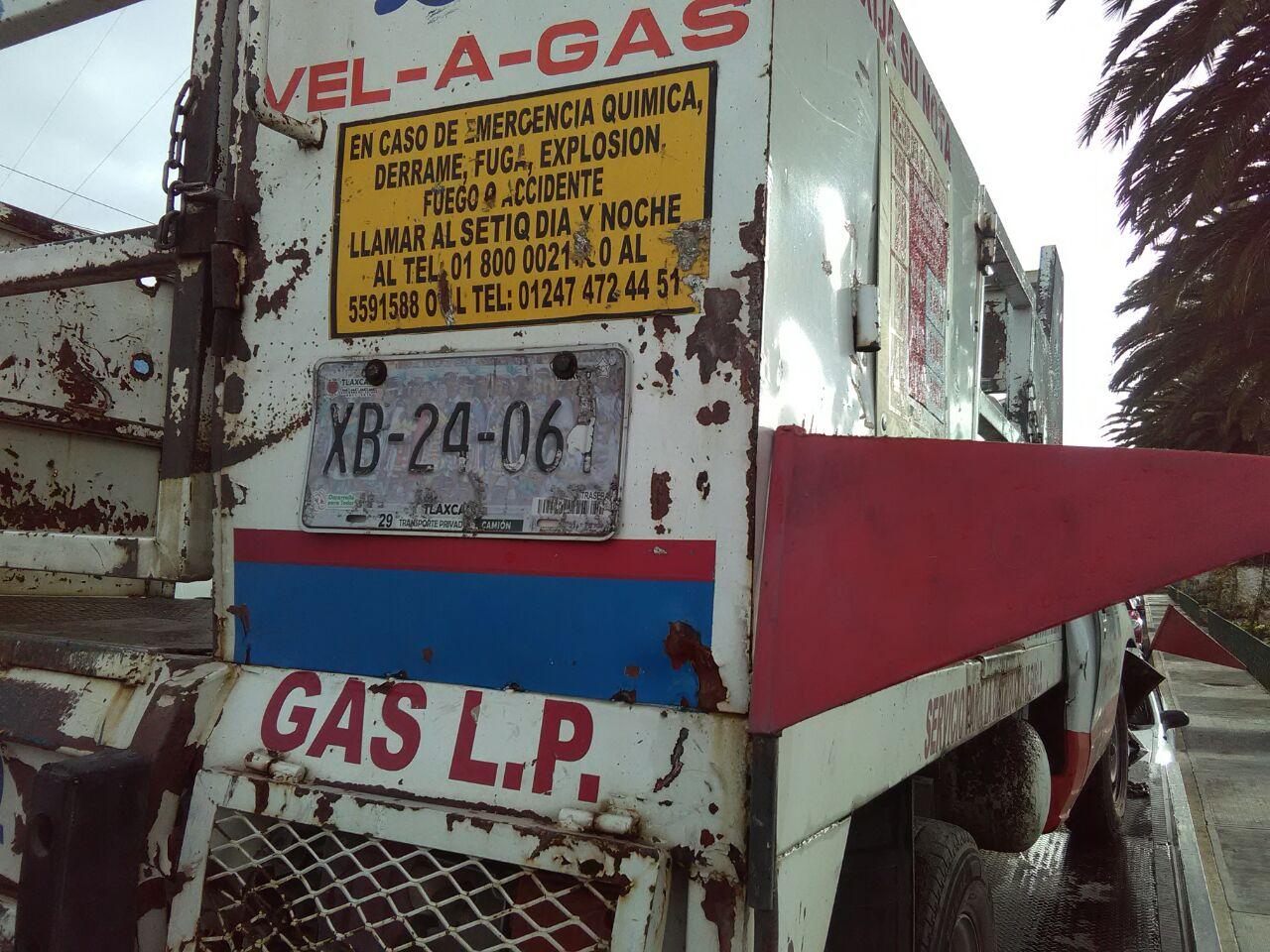 Choca de frente camioneta repartidora de gas en Amaxac de Guerrero