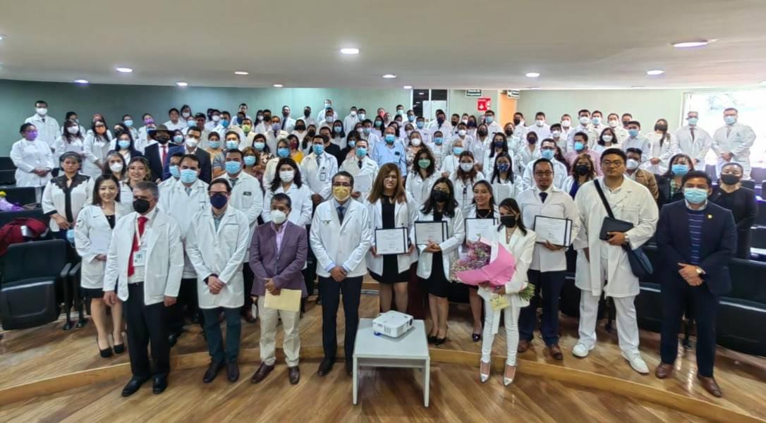 Recibe IMSS Tlaxcala 74 médicos residentes para formarse como especialistas y egresan 16 graduados