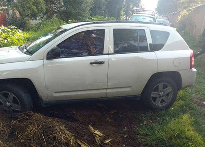 Policías Municipales de Xicohtzinco recupera camioneta con reporte de robo