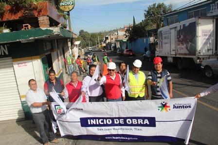 Alcalde de Huactzinco mejora infraestructura en la calle 16 de septiembre