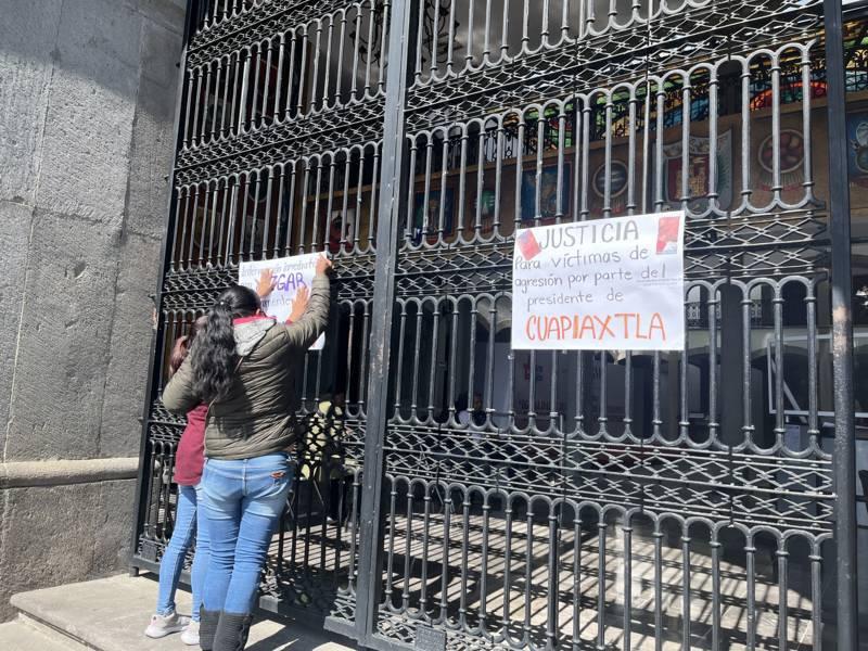 Piden juicio para el alcalde de Cuapiaxtla por golpear a tres policías municipales 