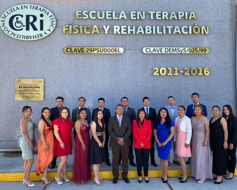 Obtienen 17 alumnos del CRI título de licenciatura en terapia física y rehabilitación