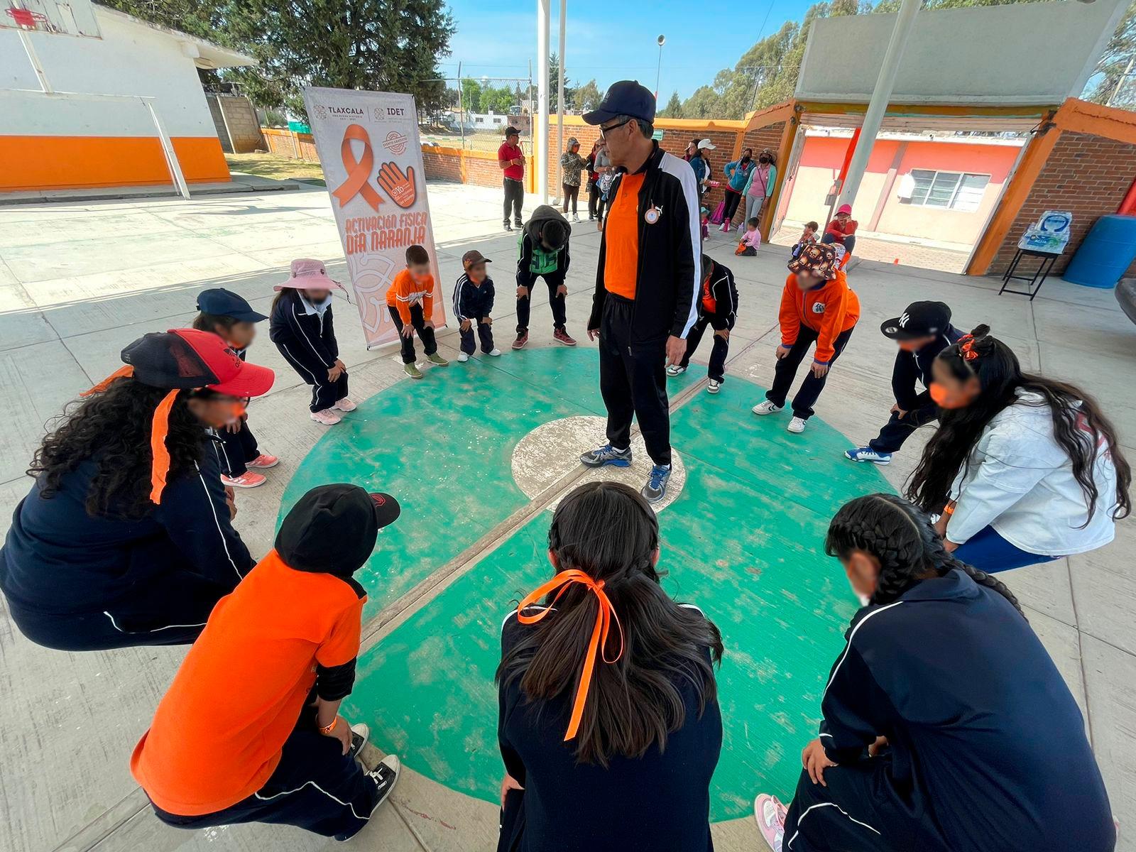 Niñas y niños de Españita participan en la conmemoración del Día Naranja