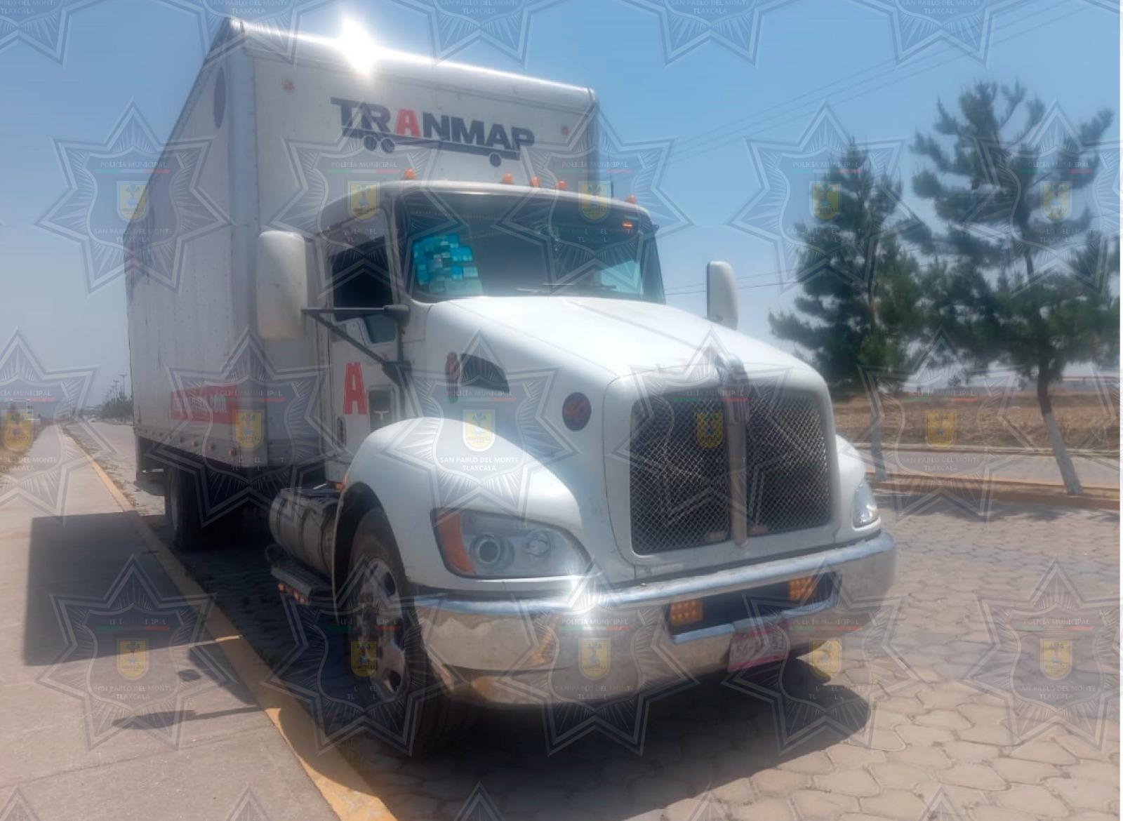 Policía de SPM recupera camión con reporte de robo en San Sebastián Xolalpan