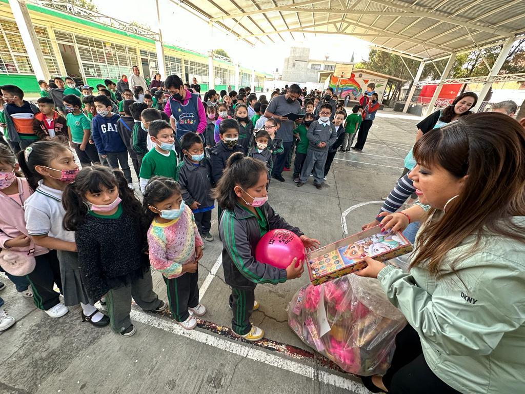 Diputada Gabriela Brito celebra a niños de la Loma Xicohténcatl