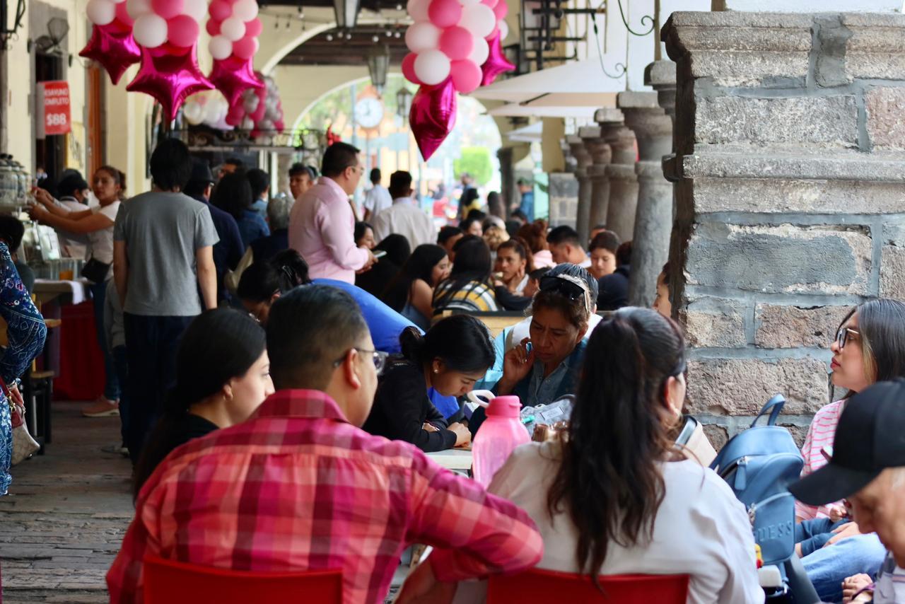 Abarrotan restaurantes familias tlaxcaltecas para celebrar el día de las madres 