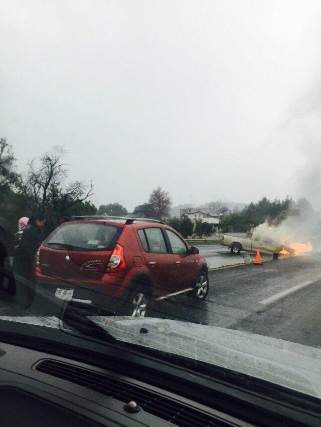 Se registra aparatoso accidente en la carretera México-Apizaco 