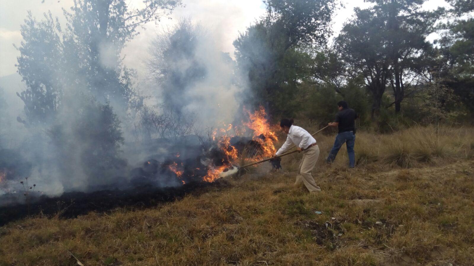 Policía municipal y PC de Amaxac controlan incendio en Santa Elena