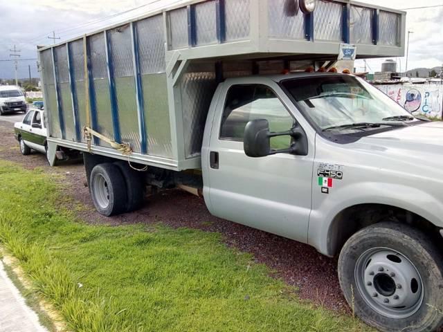 Policía Municipal de Ixtacuixtla frustra robo de camioneta tras persecución 