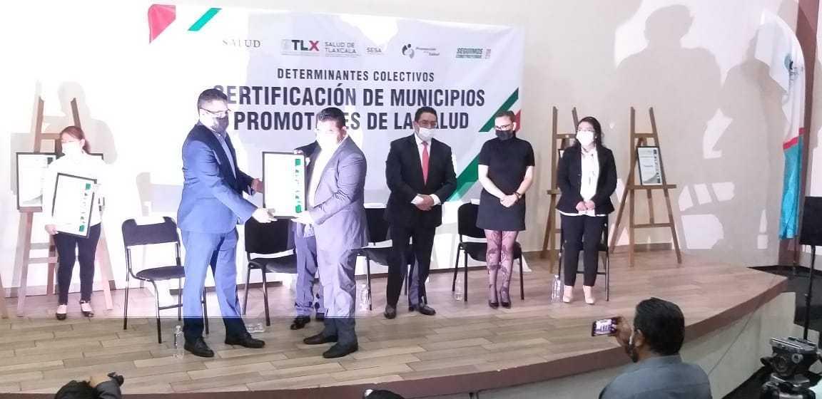 Recibe alcalde de Tepetitla de Lardizábal Certificado como Promotor de la Salud