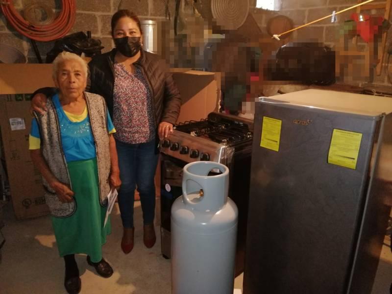 Familias vulnerables de Amaxac reciben paquetes hidráulicos y cocinas rurales
