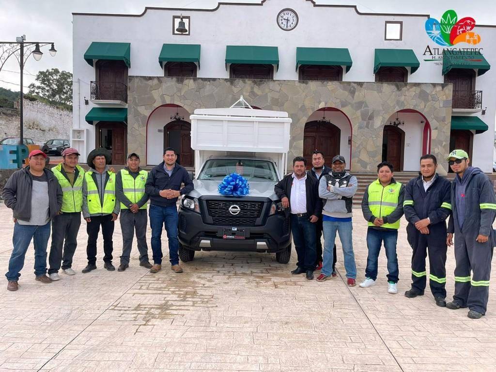 Alcalde de Atlangatepec entrega unidad para recolección de desechos solidos 