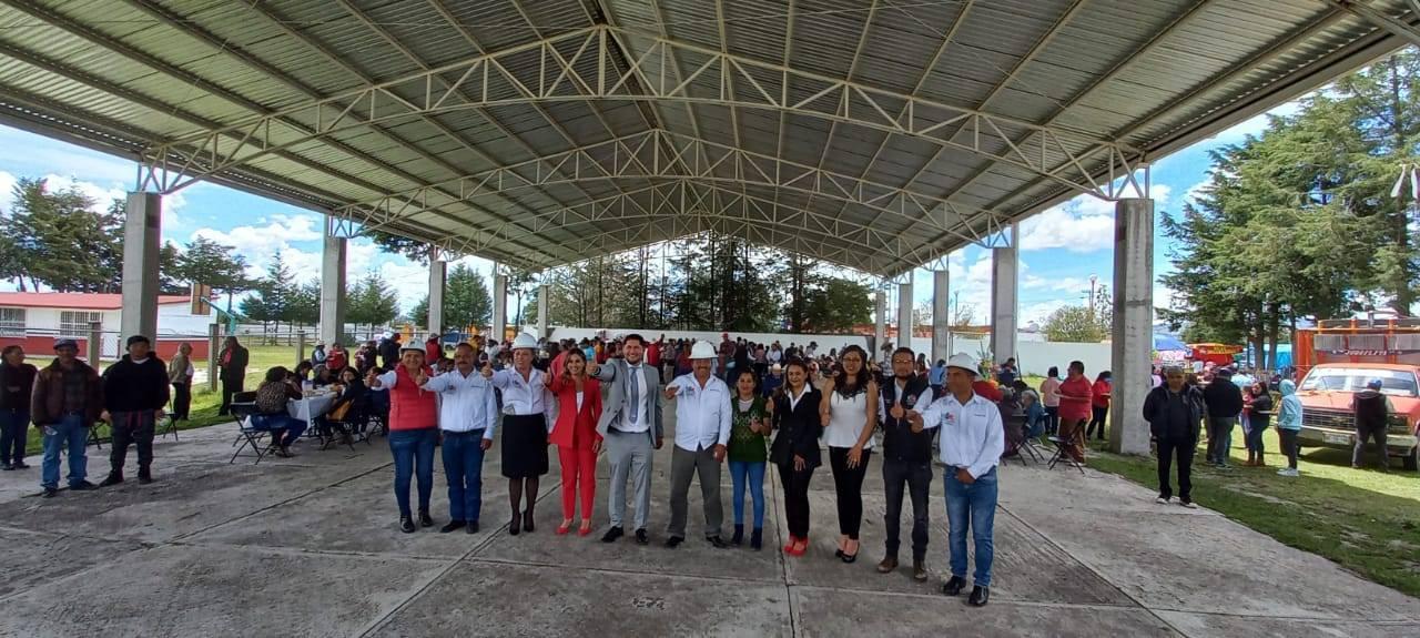 Alfredo Ponce entrega obra de techumbre en la Trasquila – Atlangatepec 