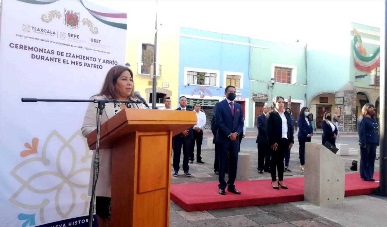 Ayuntamiento de Amaxac rinde Honores al Lábaro Patrio en Palacio de Gobierno