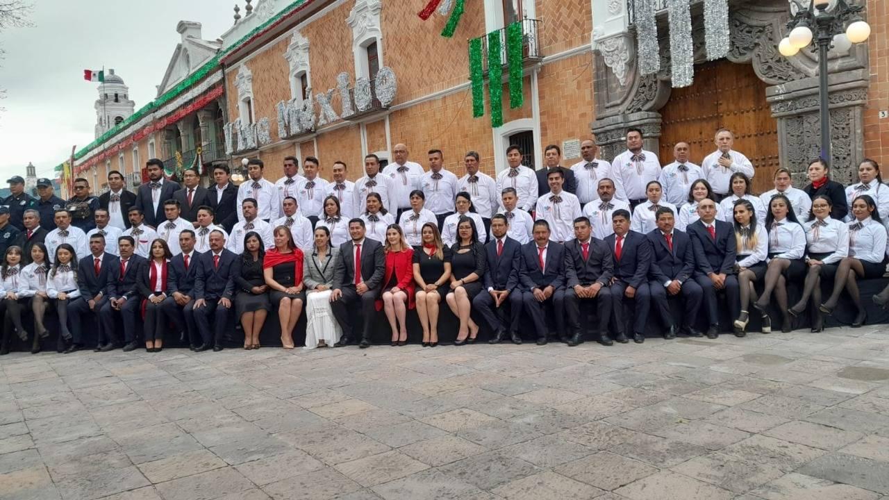 Ayuntamiento de Atlangatepec participa en el Arrío de la Bandera Nacional