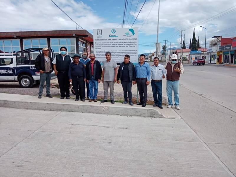 Ayuntamiento de San Pablo del Monte coloca mamparas limítrofes en Tlaltepango