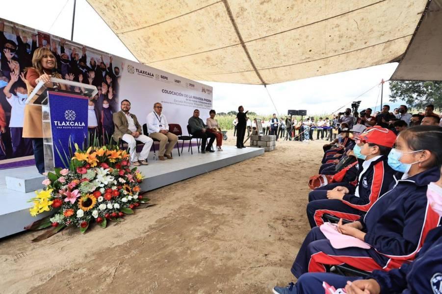 Colocó gobernadora primera piedra de la primaria “Pioquinto Tlilayatzi” en Contla