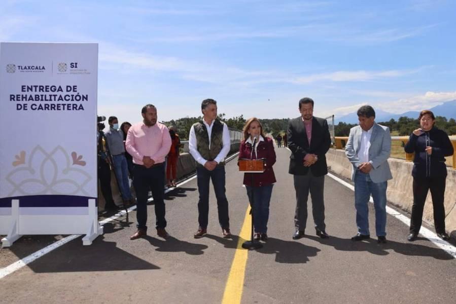 Entregó Lorena Cuéllar obras carreteras en Españita y Emiliano Zapata 