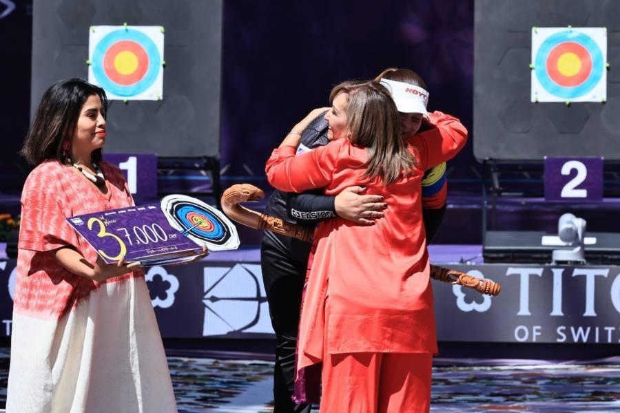 Premió Gobernadora Lorena Cuéllar a las ganadoras en la modalidad de arco compuesto 