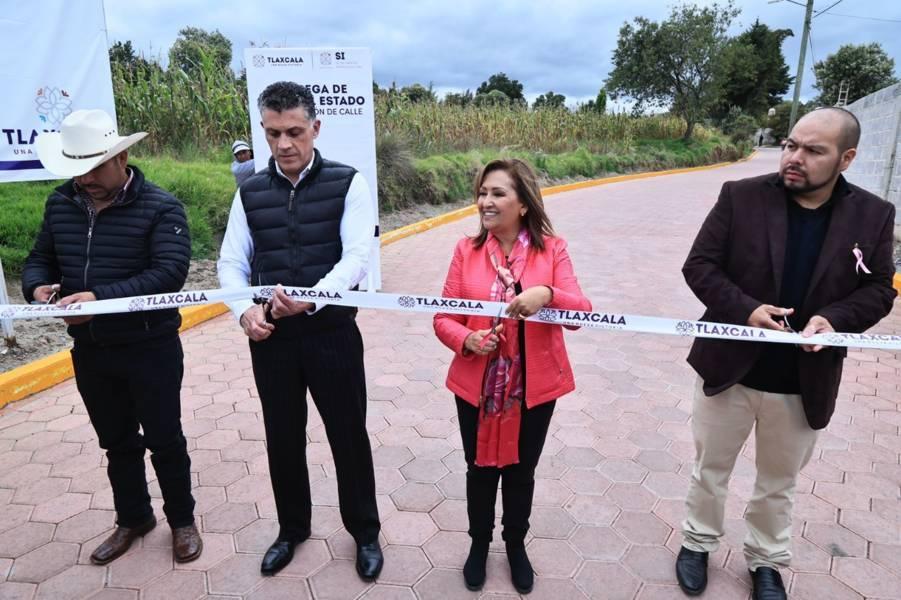 Inauguró gobernadora rehabilitación de calles en Santa Cruz Tlaxcala y Tzompantepec
