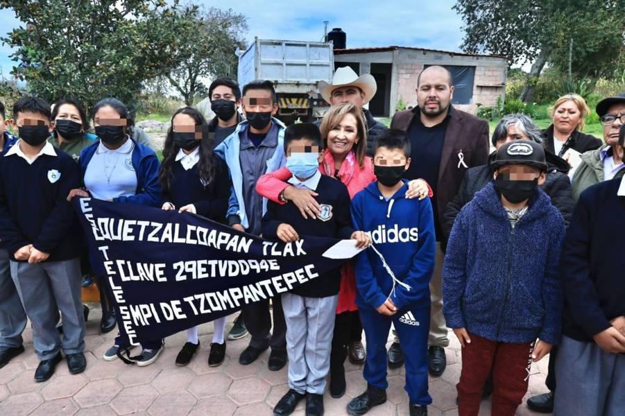 Inauguró gobernadora rehabilitación de calles en Santa Cruz Tlaxcala y Tzompantepec