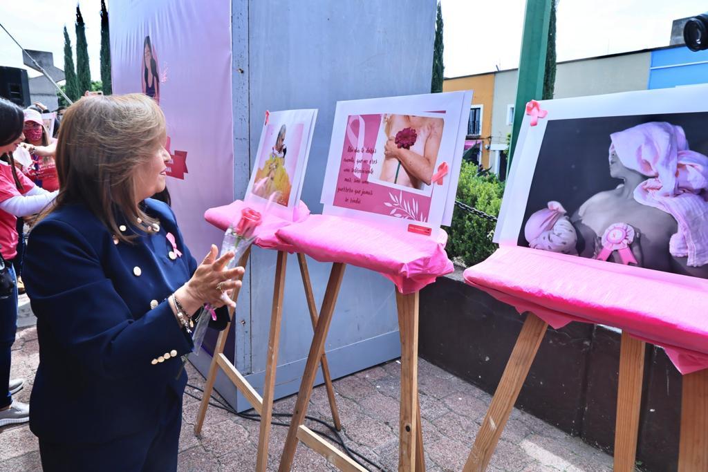 Da Banderazo Lorena Cuéllar a campaña permanente de la lucha contra el cáncer de mama 