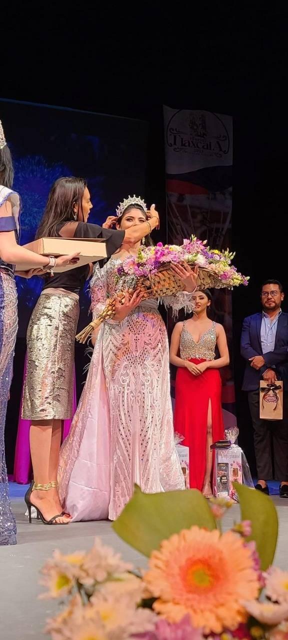 Se Corona Melany Grisel Rosas, de Calpulalpan, como reina de la Gran Feria de Tlaxcala 2022