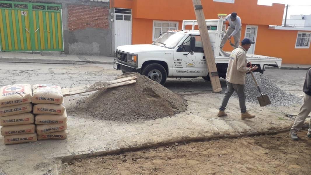 Comisión de Agua Potable de Apizaco realiza cambio de tubería en la colonia El Carmen 