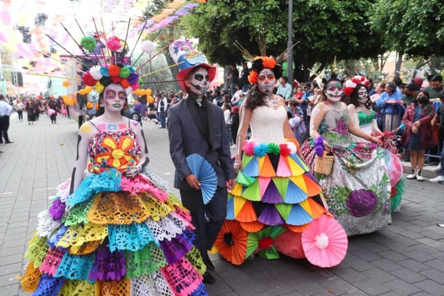 Disfrutó Gobernadora Lorena Cuéllar junto a cientos de personas del desfile de la Gran Feria Tlaxcala 2022