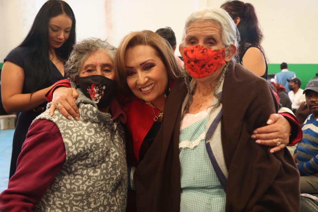 Benefició Gobernadora a familias de tetlatlahuca con apoyos del programa bienestar para tu hogar